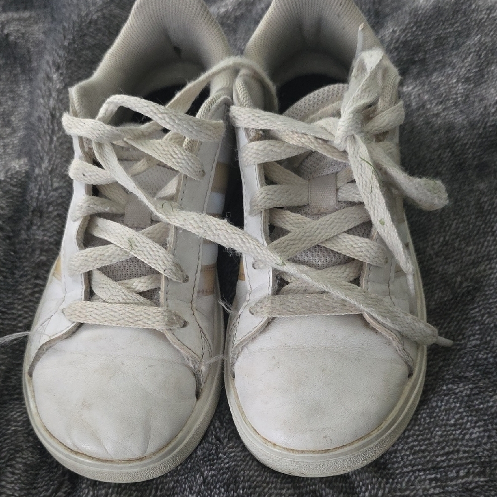 Adidas White Sneakers Classic Minimalist Design